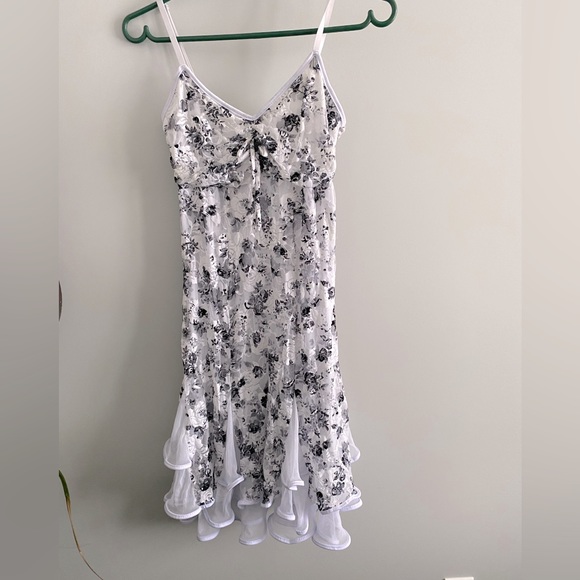 Super Cute Slip Dress 👗 - Picture 1 of 2